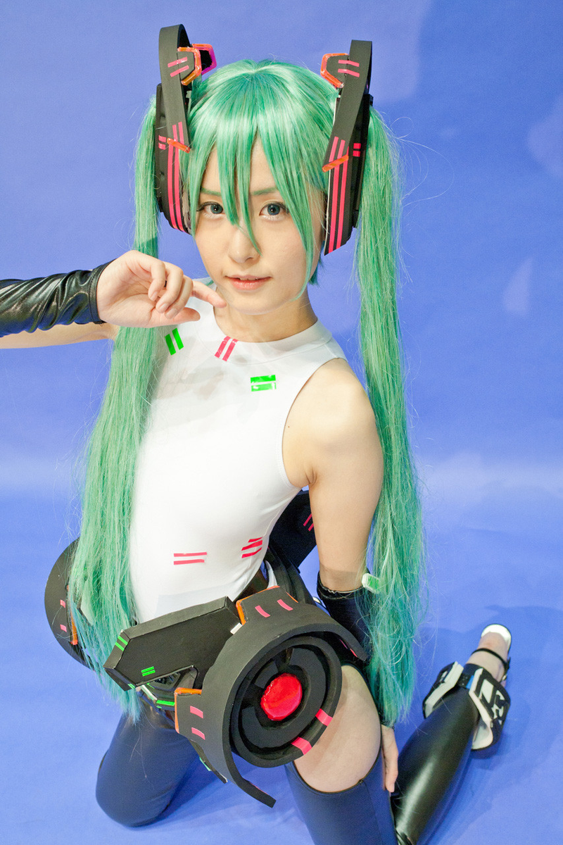 Illustration for article titled Buy Photos of Bikini Cosplayers from Cosplayers in Bikinis